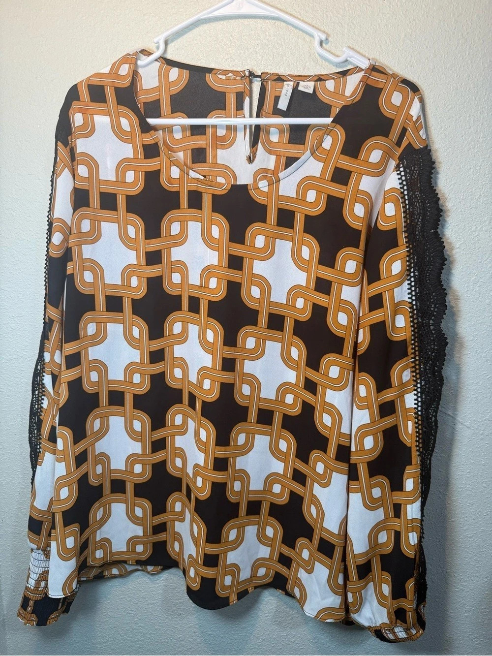 XOXO Geometric Blouse in Brown & White Size Small Like New